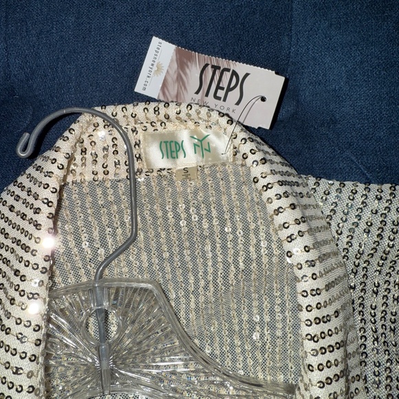 NWT STEPS NY SEQUINED CROP - Picture 5 of 5